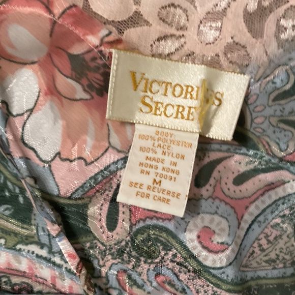 VINTAGE VICTORIA SECRET NIGHTY SIZE MEDIUM - Picture 5 of 7